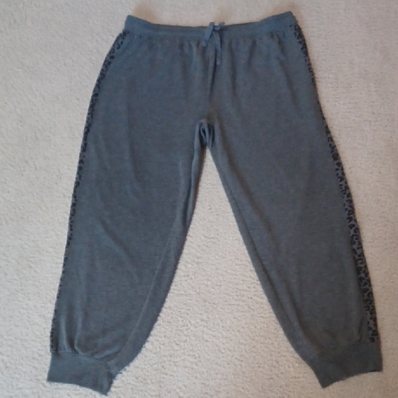 Splendid Joggers With Animal Print Design - Picture 1 of 11